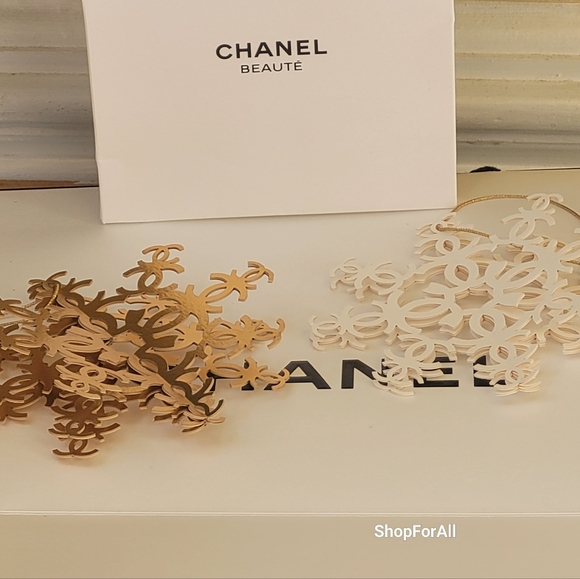 2024 CHANEL SNOWFLAKE ORNAMENTS SET - Picture 8 of 11